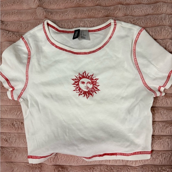 Divided White Crop Top with Red Sun Design - Picture 1 of 3